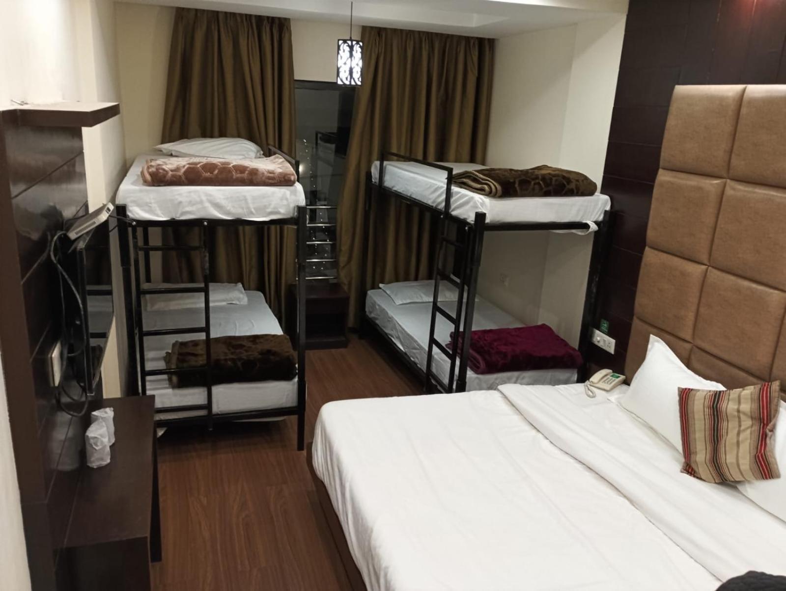 The Bunkk Inn Hotel & Restaurant Mussoorie Eksteriør billede